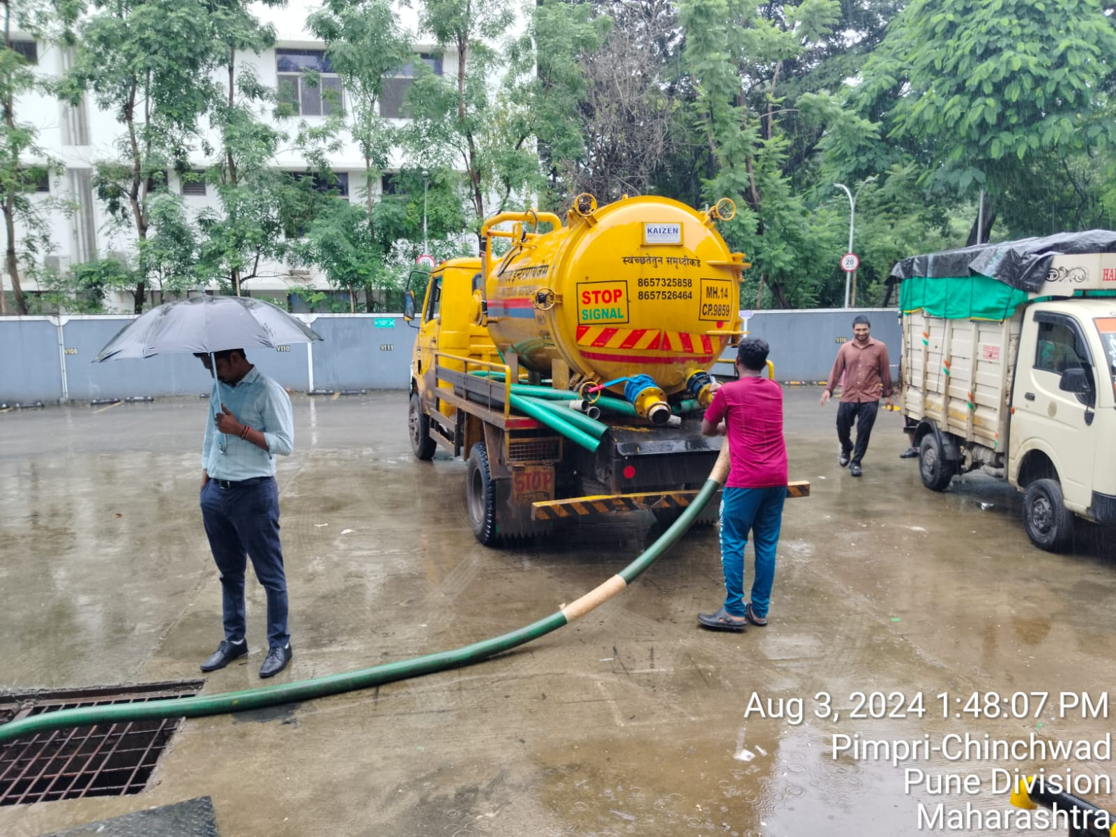 SHARAD service vehicle at an active work site
